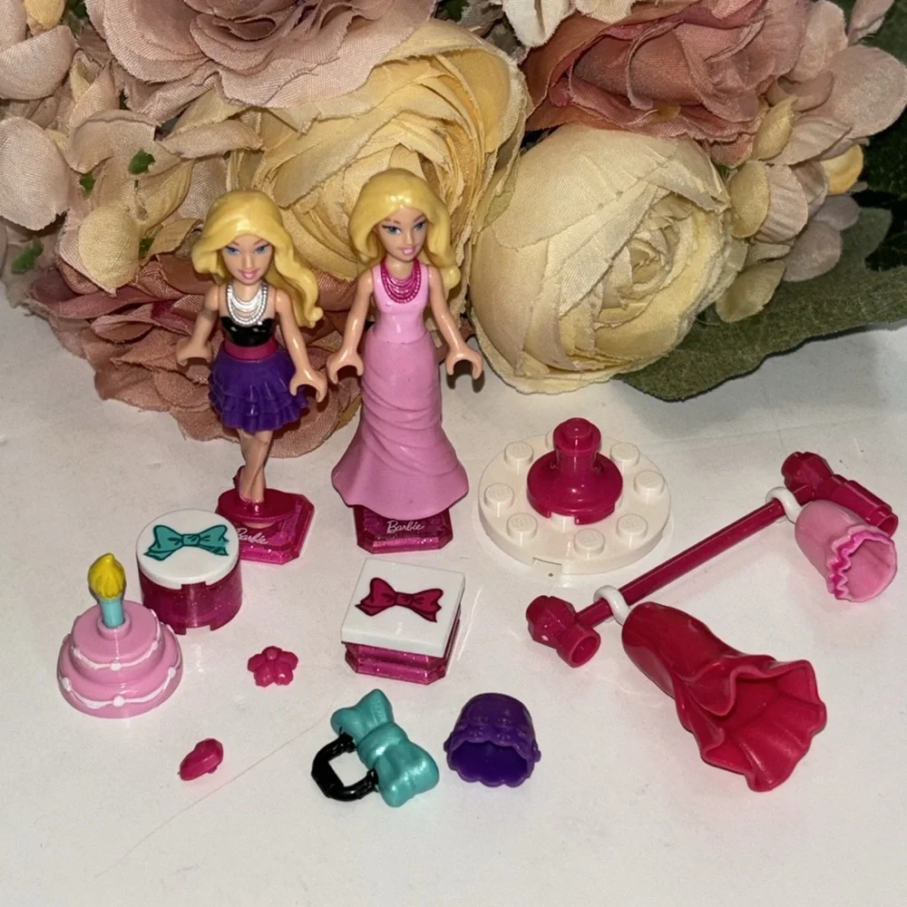 Barbie Legos Mega Bloks Barbies Set of two mega Bloks Barbie minifigs